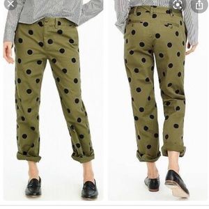 Polka dot cropped pants.